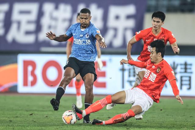 国脚新星杨皓宇在申花遇困，或将租借南通支云找状态